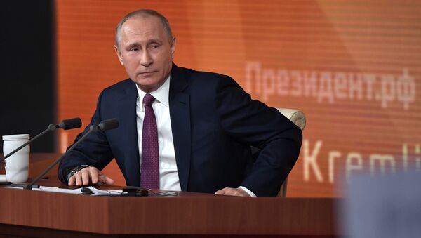 Vladimir Poutine lors d'une grande conférence de presse en décembre 2017 - Sputnik Afrique