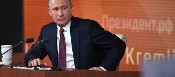 Vladimir Poutine lors d'une grande conférence de presse en décembre 2017 Vladimir Poutine lors d'une grande conférence de presse en décembre 2017 - Sputnik Afrique