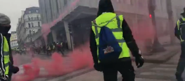 Les «gilets jaunes» entament l’acte 2 de la mobilisation à Paris, 24 novembre 2018 Les «gilets jaunes» entament l’acte 2 de la mobilisation à Paris, 24 novembre 2018 - Sputnik Afrique