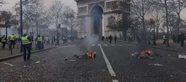 Les «gilets jaunes» entament l’acte 2 de la mobilisation à Paris, 24 novembre 2018 - Sputnik Afrique