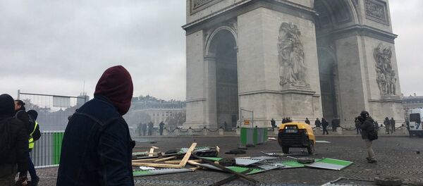 Les «gilets jaunes» entament l’acte 2 de la mobilisation à Paris, 24 novembre 2018 - Sputnik Afrique