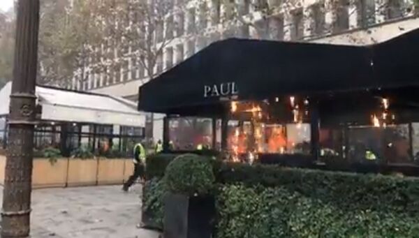 Les «gilets jaunes» entament l’acte 2 de la mobilisation à Paris, 24 novembre 2018 - Sputnik Afrique