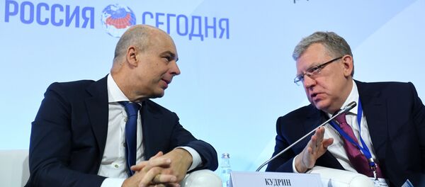 Anton Silouanov et Alexeï Koudrine, l'ancien et l'actuel Ministres des Finances - Sputnik Afrique