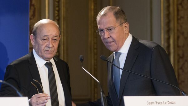 Jean-Yves Le Drian et Sergueï Lavrov lors dune conférence de presse à Paris - Sputnik Afrique