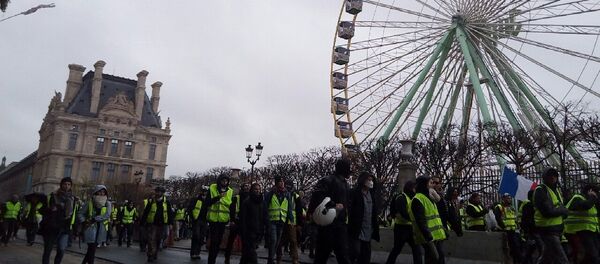 Gilets jaunes le 1 décembre 2018 à Paris (Louvre) - Sputnik Afrique
