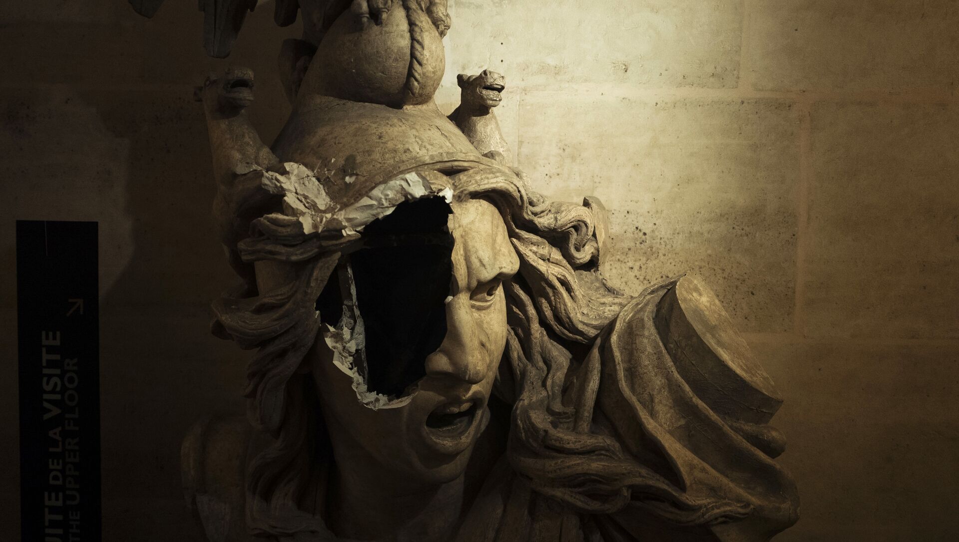 Sculpture cassée de Marianne, symbole de la République française, à l'intérieur de l'Arc de Triomphe. - Sputnik Afrique, 1920, 26.02.2021
