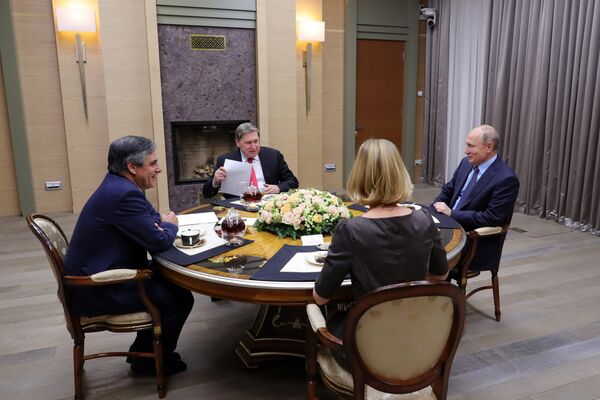 François Fillon et Vladimir Poutine (5 décembre 2018) - Sputnik Afrique