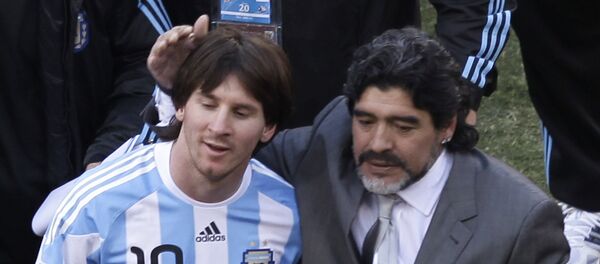 Lionel Messi et Diego Maradona lors du Mondial 2010 (archive photo) Lionel Messi et Diego Maradona lors du Mondial 2010 (archive photo) - Sputnik Afrique