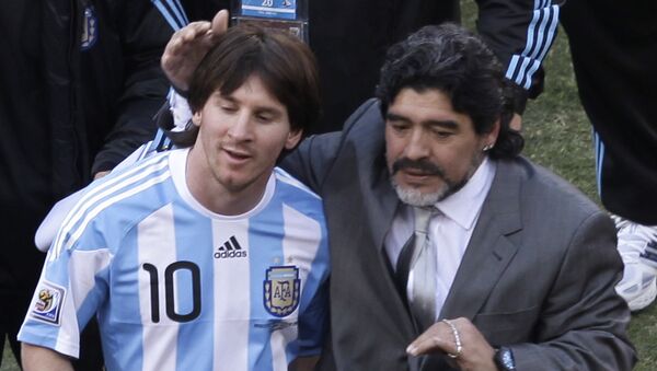 Lionel Messi et Diego Maradona lors du Mondial 2010 (archive photo) - Sputnik Afrique