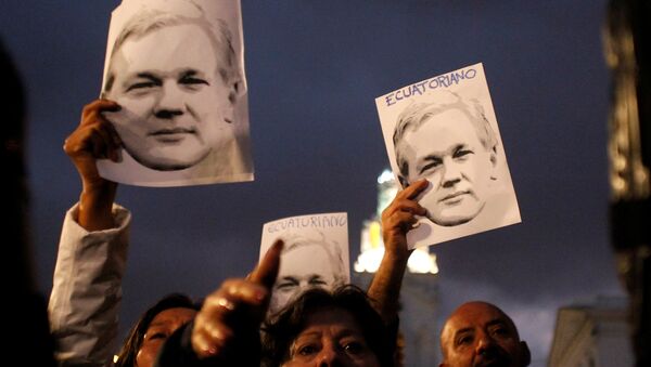 Supporters of WikiLeaks founder Julian Assange - Sputnik Afrique