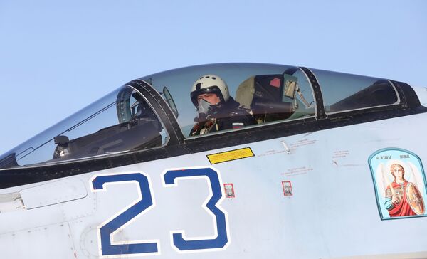Faucons de Russie: vols de démonstration de chasseurs Su-35S près de Vladivostok - Sputnik Afrique