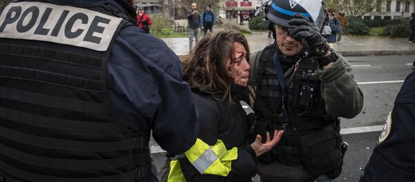 Une manifestation des Gilets jaunes à Lyon (8 décembre 2018) - Sputnik Afrique