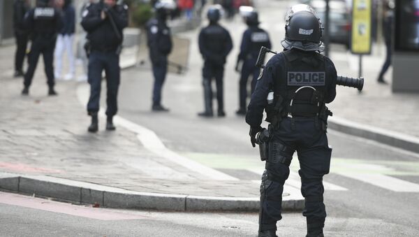 police française lors d'une manifestation de lycéens - Sputnik Afrique