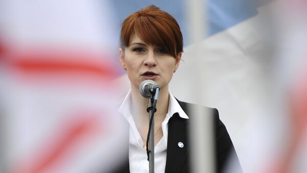 In this photo taken on Sunday, April 21, 2013, Maria Butina, leader of a pro-gun organization in Russia, speaks to a crowd during a rally in support of legalizing the possession of handguns in Moscow, Russia - Sputnik Afrique