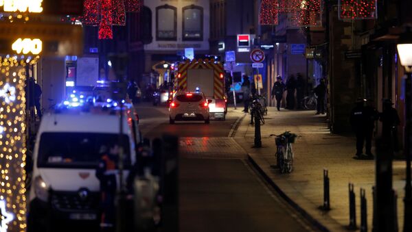 Des pompiers sur le lieu de la fusillade à Strasbourg le 11 décembre - Sputnik Afrique