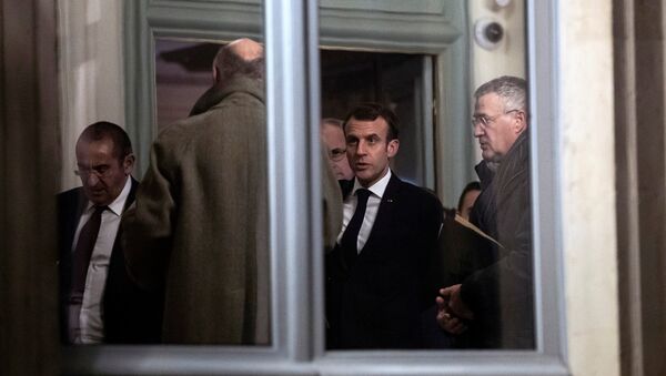 French President Emmanuel Macron (2-R) leaves an emergency meeting at the Interior Ministry in Paris, France, late 11 December 2018 - Sputnik Afrique