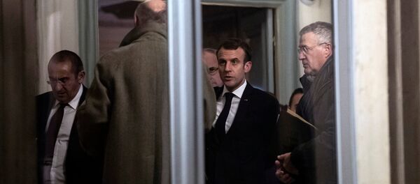 French President Emmanuel Macron (2-R) leaves an emergency meeting at the Interior Ministry in Paris, France, late 11 December 2018 - Sputnik Afrique