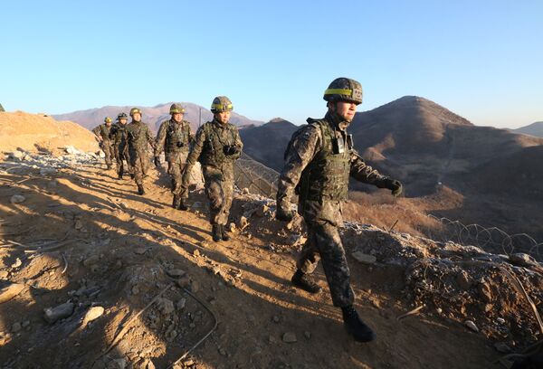 Les soldats des deux Corées ont pour la première fois passé librement la frontière - Sputnik Afrique
