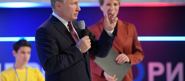 13 декабря 2018. Президент РФ Владимир Путин выступает на открытом уроке Направление прорыва, который транслируется в школы по всей стране, в рамках Всероссийского форума профессиональной навигации ПроеКТОриЯ. - Sputnik Afrique