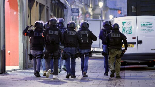 Members of French special police forces of Research and Intervention Brigade (BRI) attend a police operation the day after a shooting in Strasbourg, France, December 12, 2018 - Sputnik Afrique