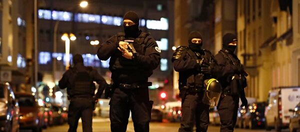 French special police forces secure an area during a police operation where the suspected gunman, Cherif Chekatt, who killed three people at a Christmas market in Strasbourg, was killed, in the Meinau district in Strasbourg, France, December 13, 2018. - Sputnik Afrique