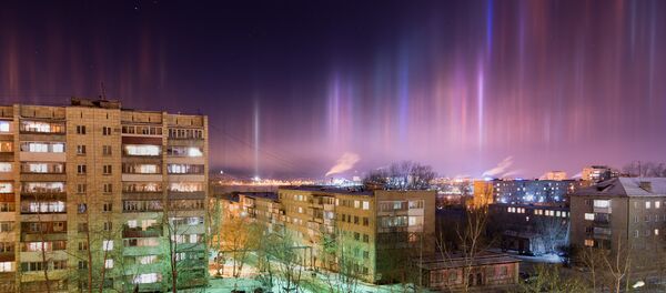 Des colonnes lumineuses au-dessus de Nijni Taguil - Sputnik Afrique