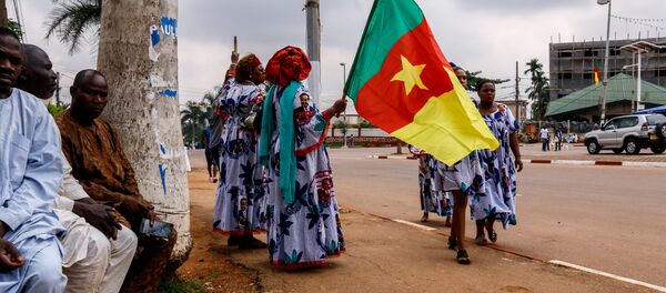 Supporters of Cameroonian President Paul Biya celebrate his re-election in Yaoundé on November 6, 2018. - Sputnik Afrique