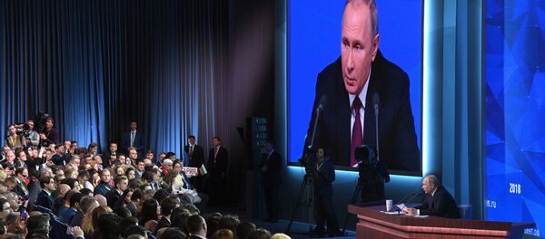 20 декабря 2018. Президент РФ Владимир Путин во время ежегодной большой пресс-конференции в Центре международной торговли на Красной Пресне. 20 декабря 2018. Президент РФ Владимир Путин во время ежегодной большой пресс-конференции в Центре международной торговли на Красной Пресне. - Sputnik Afrique