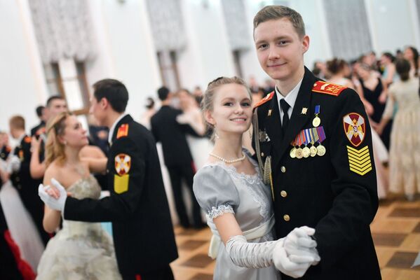 Le Bal des cadets de Rosgvardia à Moscou - Sputnik Afrique