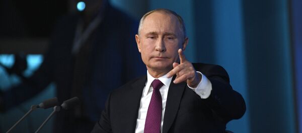 Vladimir Poutine répond aux questions de 1.702 journalistes russes et étrangers - Sputnik Afrique