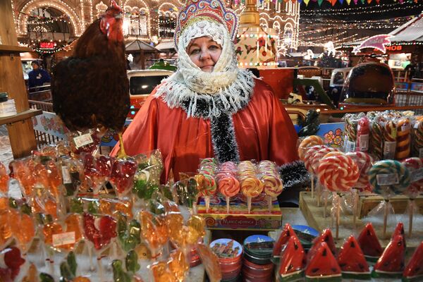 Ouverture de la patinoire sur la Place Rouge près de magasin GUM Ouverture de la patinoire sur la Place Rouge près de magasin GUM - Sputnik Afrique