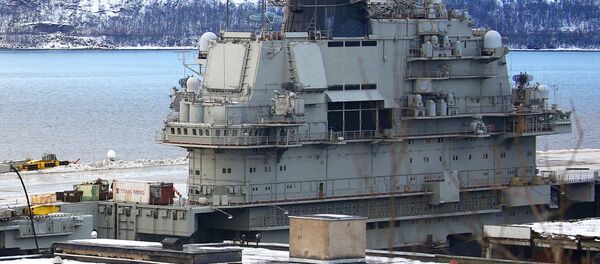 Le croiseur lourd Amiral Kouznetsov amarré à un quai du 35e chantier naval de Mourmansk - Sputnik Afrique