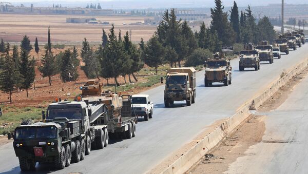 Turkish forces are seen in a convoy on a main highway between Damascus and Aleppo - Sputnik Afrique