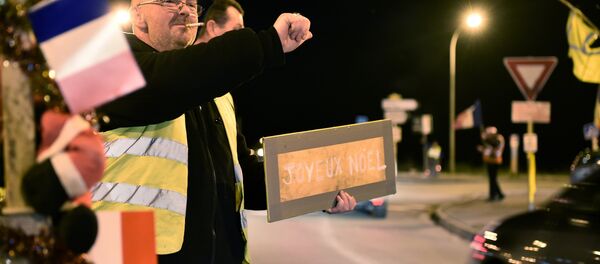 Gilets jaunes fêtent le réveillon de Noël - Sputnik Afrique