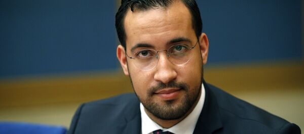 Former President Macron's security aide Alexandre Benalla appears before the French Senate Laws Commission prior to his hearing, in Paris, France, Wednesday, Sept. 19, 2018. - Sputnik Afrique