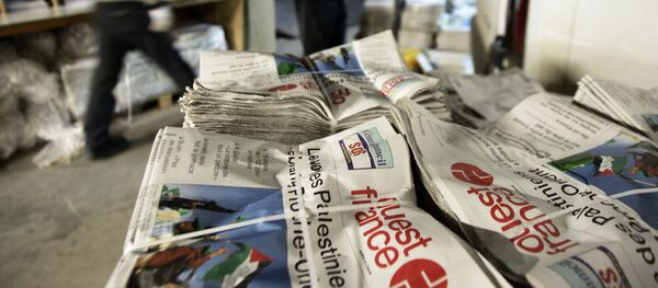 Photo prise le 27 janvier 2006 à Rennes des paquets de journaux Ouest-France pendant le tri de nuit avant d'être d'aiguillés vers la bonne destination - Sputnik Afrique