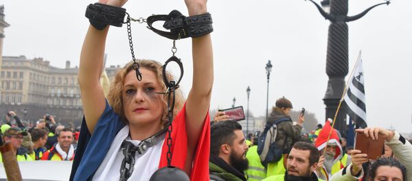 Des gilets jaunes - Sputnik Afrique