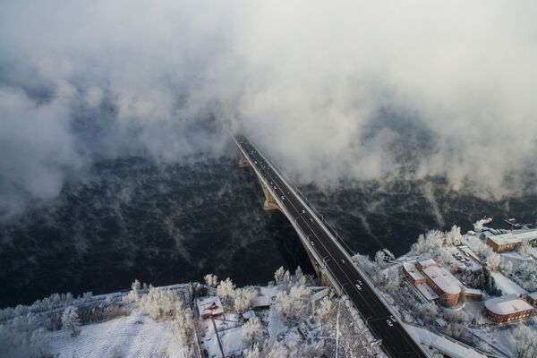 Un pont enjambant l’Ienisseï à Krasnoïarsk - Sputnik Afrique