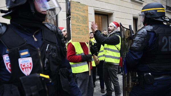 Les Gilets jaunes sont rassemblés à Paris pour l’acte 8 de leur mobilisation, le 5 janvier - Sputnik Afrique