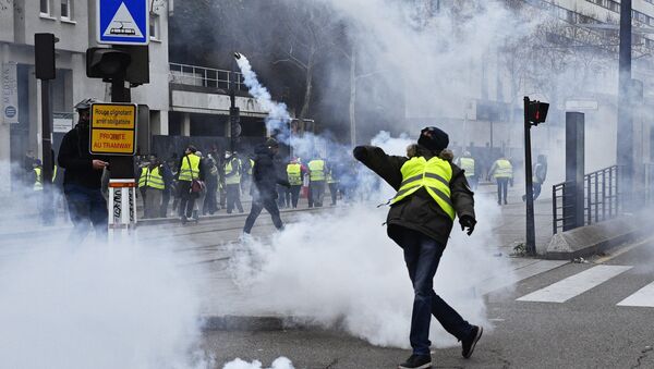 Протестная акция желтых жилетов в Париже - Sputnik Afrique