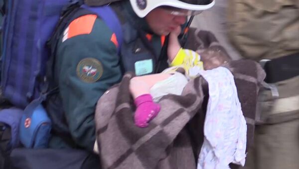 un bébé retrouvé vivant un jour après l’explosion de gaz à Magnitogorsk - Sputnik Afrique