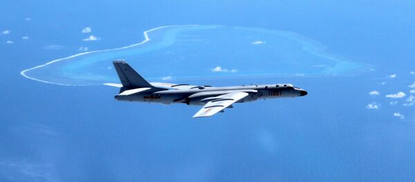 In this undated photo released by Xinhua News Agency, a Chinese H-6K bomber patrols the islands and reefs in the South China Sea. - Sputnik Afrique