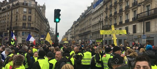 Les Gilets jaunes sont rassemblés à Paris pour l’acte 8 de leur mobilisation, le 5 janvier - Sputnik Afrique