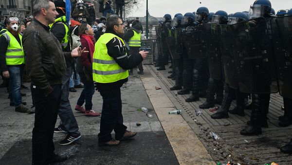 Акция протеста жёлтых жилетов в Париже - Sputnik Afrique