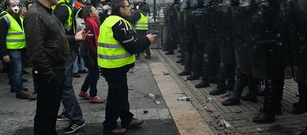 Акция протеста жёлтых жилетов в Париже - Sputnik Afrique