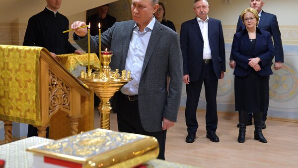 Vladímir Poutine visite un hôpital pour enfants atteints du cancer à Saint-Pétersbourg - Sputnik Afrique
