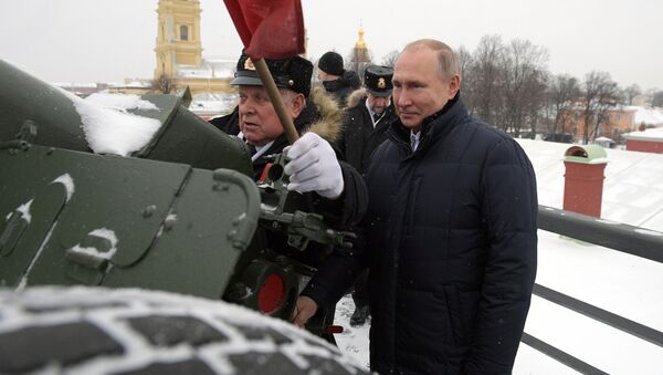 Vladimir Poutine dans la forteresse Pierre-et-Paul de Saint-Pétersbourg - Sputnik Afrique