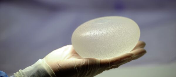 Un implant mammaire - Sputnik Afrique