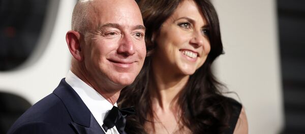  89e cérémonie des Oscars - Oscars Vanity Fair Party - Beverly Hills, Californie, États-Unis - 26/02/17 - Jeff Bezos d'Amazon et son épouse MacKenzie Bezos. - Sputnik Afrique