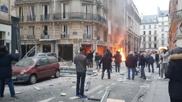 Fire burns at the site of an explosion at a bakery shop in Paris, France January 12, 2019, in this still image obtained from a social media video. David Bangura/via REUTERS THIS IMAGE HAS BEEN SUPPLIED BY A THIRD PARTY. MANDATORY CREDIT. - Sputnik Afrique